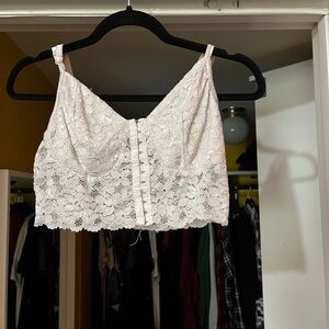WHITE LACE CROP TOP
